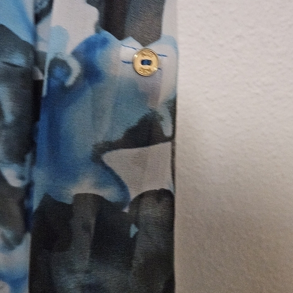 BCBGMAXAZRIA faux wrap style top size large - Picture 12 of 14